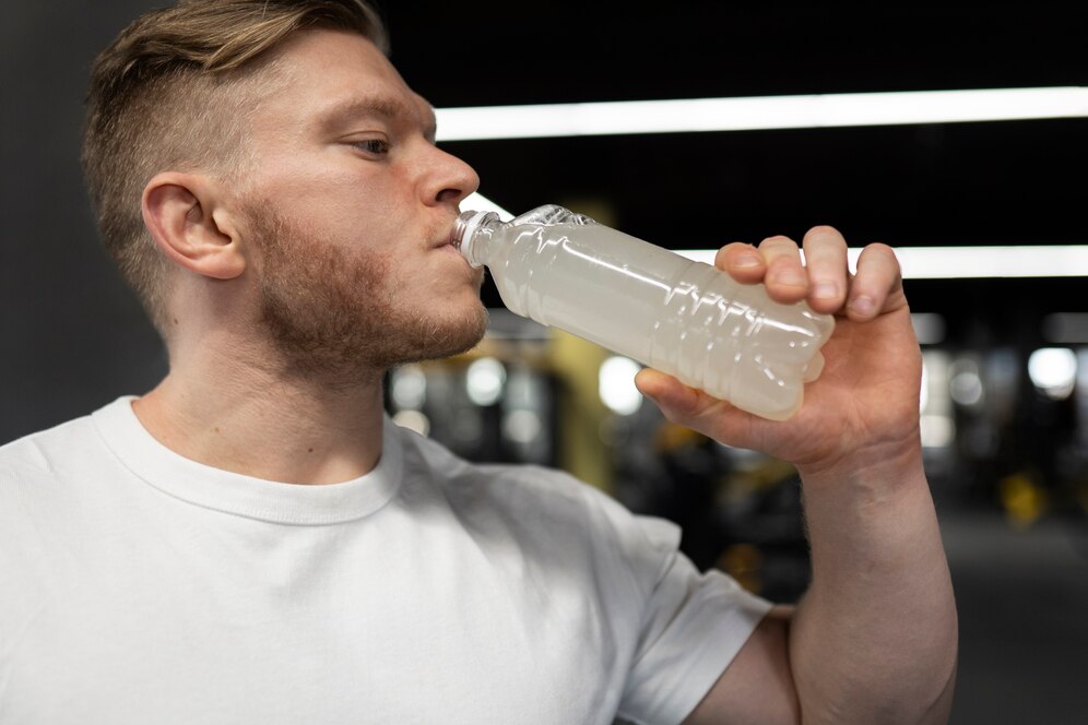 Água ou isotônico: Qual é a melhor para hidratação durante o treino?